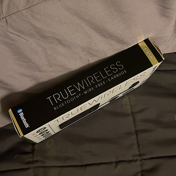 Wireless/Bluetooth Earbuds - Picture 4 of 5